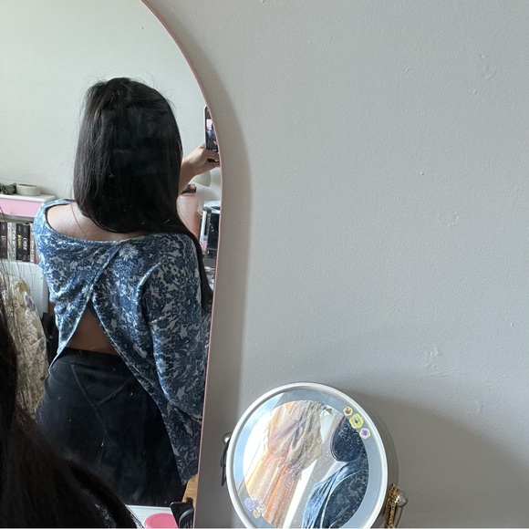 blue floral quarter sleeve open back top🌟 - Picture 7 of 9